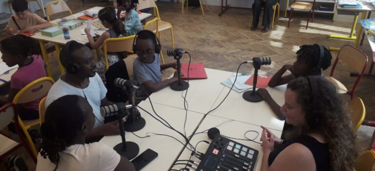 L’émission de Radio Arc-en-Ciel en direct dans la classe !